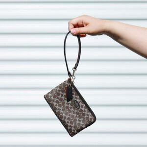 NWT Coach Signature Corner Zip Wristlet Wallet Saddle